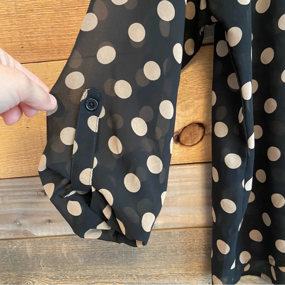 💝3/$20 Forever 21 Polka Dot Button-Down Shirt - Picture 5 of 12